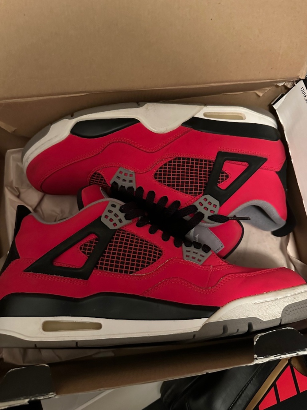 Jordan 4 toro